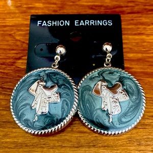 Women’s saddle earrings